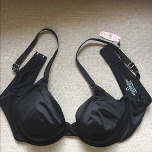 Victoria’s Secret bras (2) plus 4 BONUS BRAS! 38C
